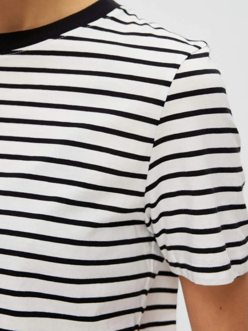 stribet_tshirt_3-1.webp T-shirts>SELECTED STRIBET T-SHIRT Black
