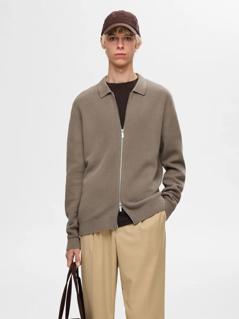 strikket_cardigan_med_lyn_0-1.webp Strik>SELECTED STRIKKET CARDIGAN MED LYNLÅS Brown