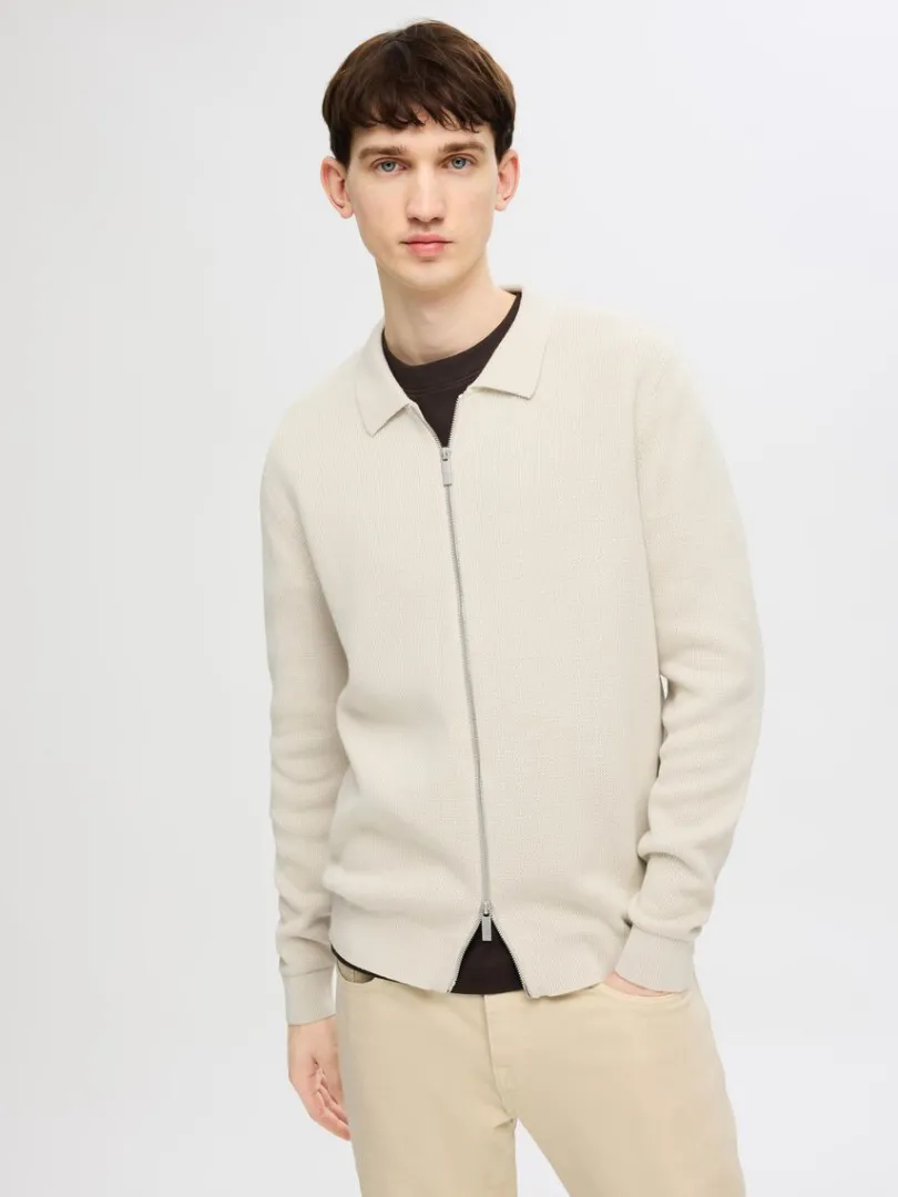 strikket_cardigan_med_lyn_2.webp Strik>SELECTED STRIKKET CARDIGAN MED LYNLÅS Beige