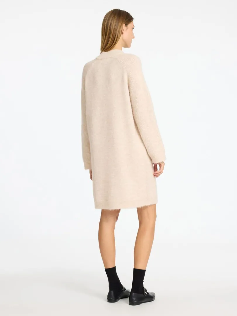 strikket_kort_kjole_4-2.webp Kjoler | Strik>SELECTED STRIKKET KORT KJOLE Beige