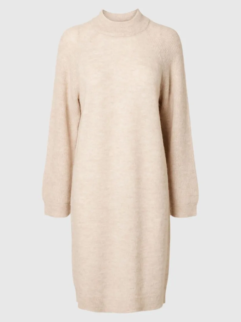 strikket_kort_kjole_5-2.webp Kjoler | Strik>SELECTED STRIKKET KORT KJOLE Beige