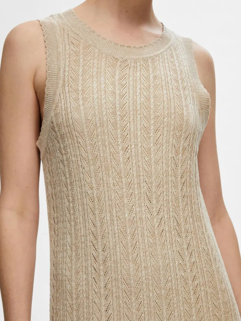 strikket_maxikjole_3-7.webp Kjoler | Strik>SELECTED STRIKKET MAXIKJOLE Beige