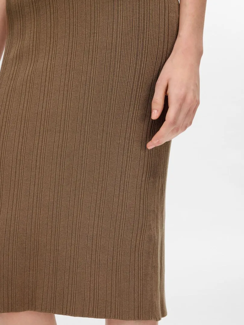strikket_midikjole_3-1.webp Kjoler | Strik>SELECTED STRIKKET MIDIKJOLE Brown