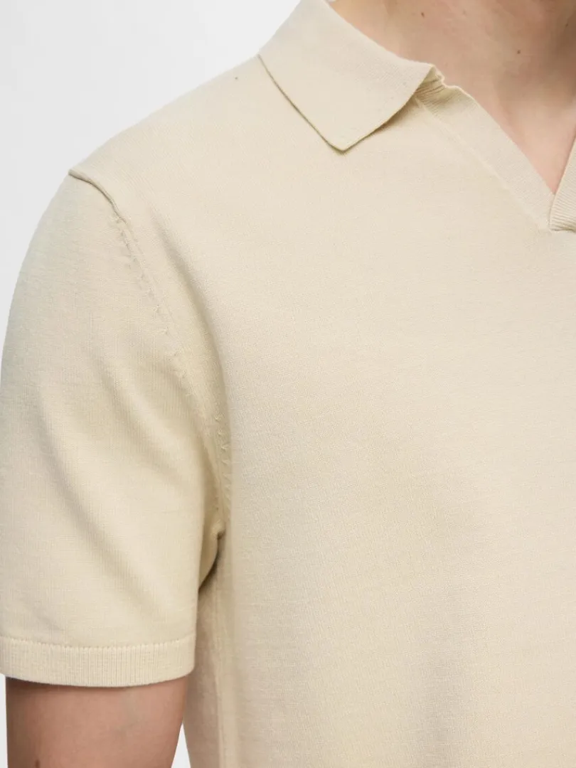 strikket_polo_4-5.webp Poloer | Strik>SELECTED STRIKKET POLO Beige