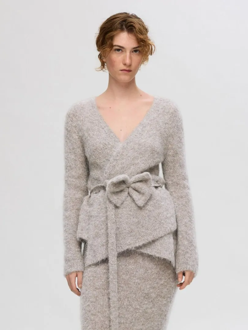 strikket_sl_omcardigan_0.webp Strik>SELECTED STRIKKET SLÅ OM-CARDIGAN Grey