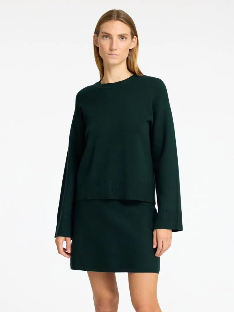 strikket_sweater_med_rund_0.webp Strik>SELECTED STRIKKET SWEATER MED RUND HALS Green