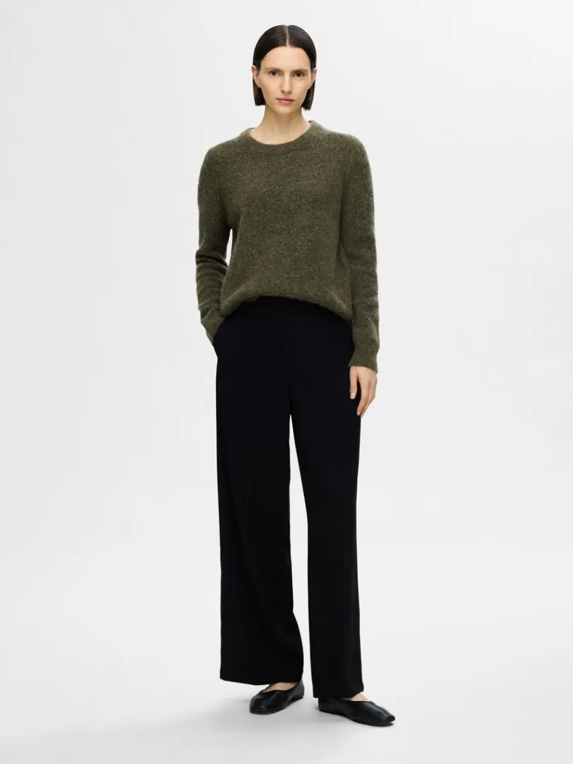 strikket_sweater_med_rund_1-3.webp Strik>SELECTED STRIKKET SWEATER MED RUND HALS Green