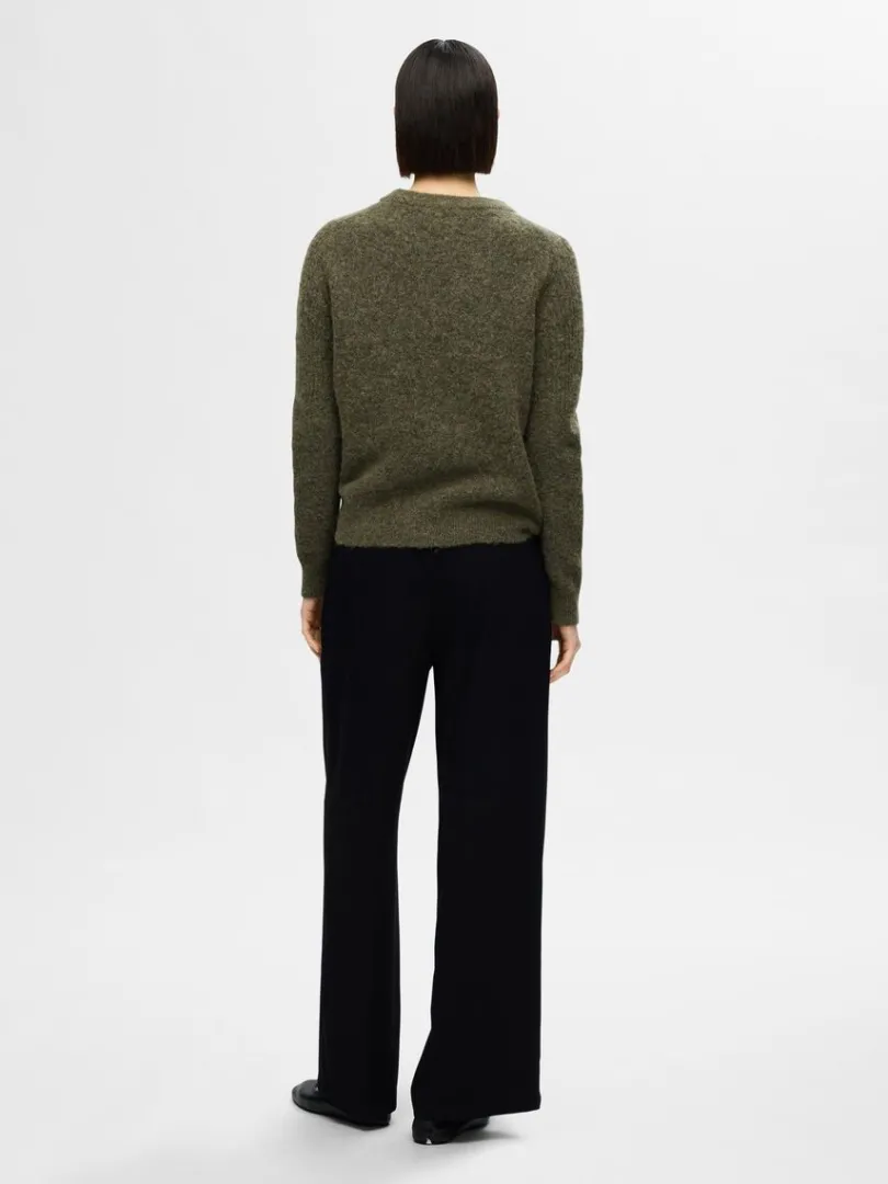 strikket_sweater_med_rund_4-3.webp Strik>SELECTED STRIKKET SWEATER MED RUND HALS Green