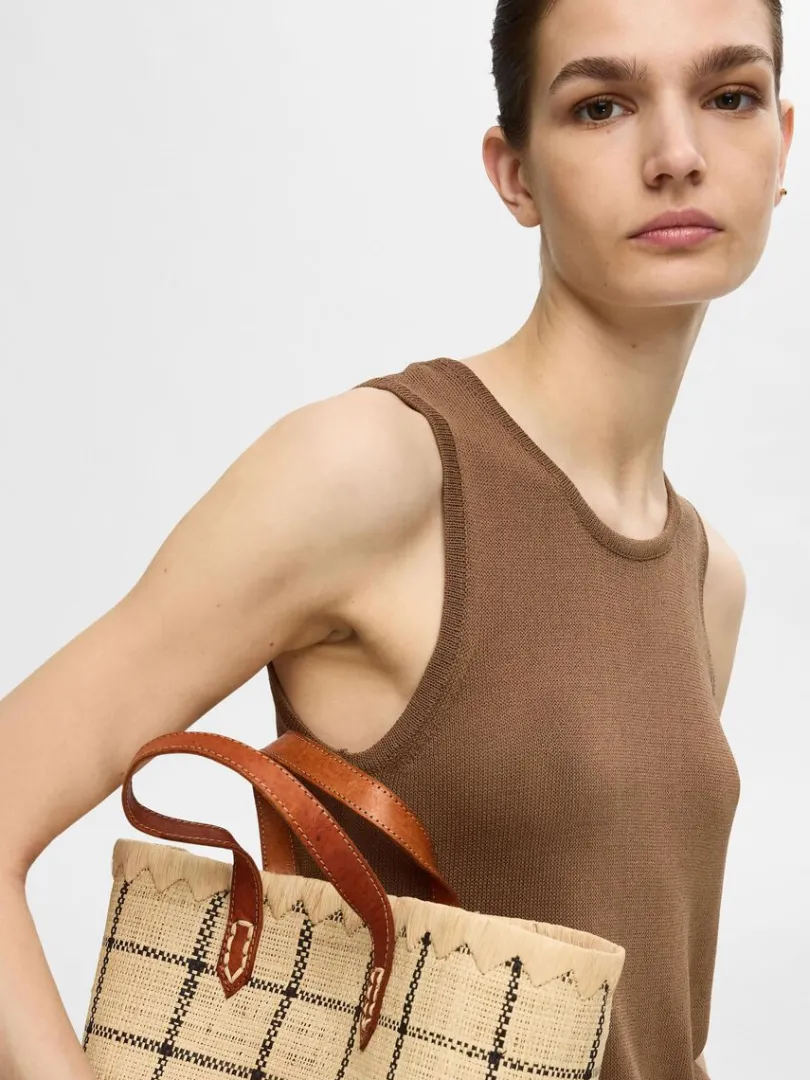 strikket_tanktop_2-5.webp Toppe Og Bluser | Strik>SELECTED STRIKKET TANKTOP Brown