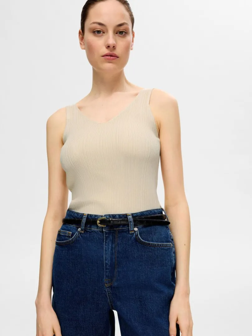 strikket_tanktop_2.webp Toppe Og Bluser | Strik>SELECTED STRIKKET TANKTOP Beige