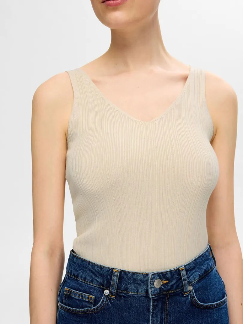 strikket_tanktop_3.webp Toppe Og Bluser | Strik>SELECTED STRIKKET TANKTOP Beige