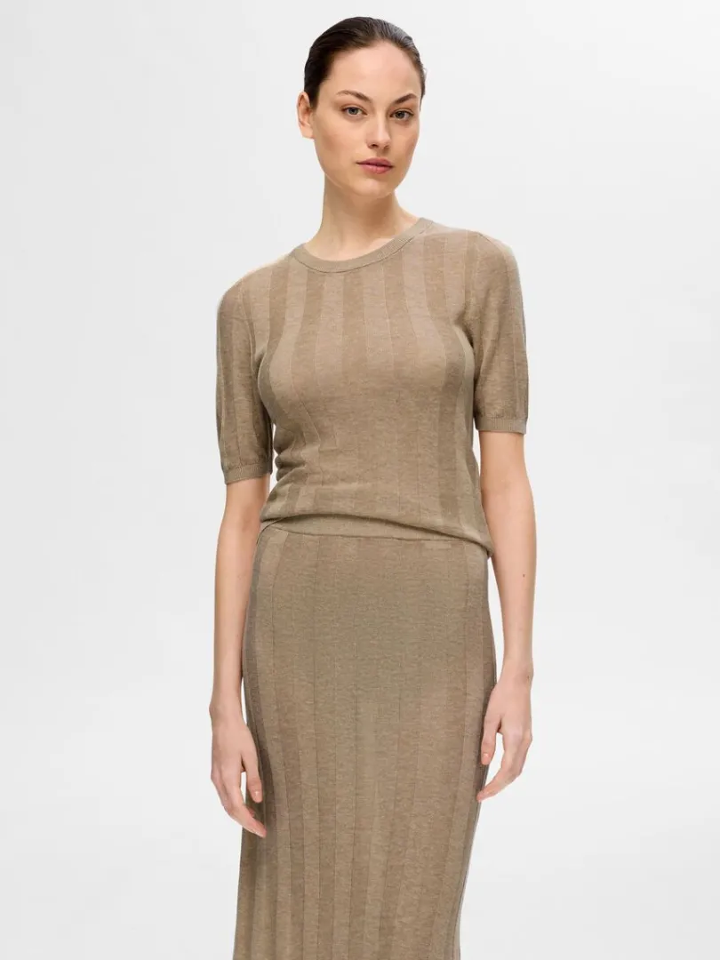 strikket_top_med_korte_rm_0.webp Toppe Og Bluser | Strik>SELECTED STRIKKET TOP MED KORTE ÆRMER Beige