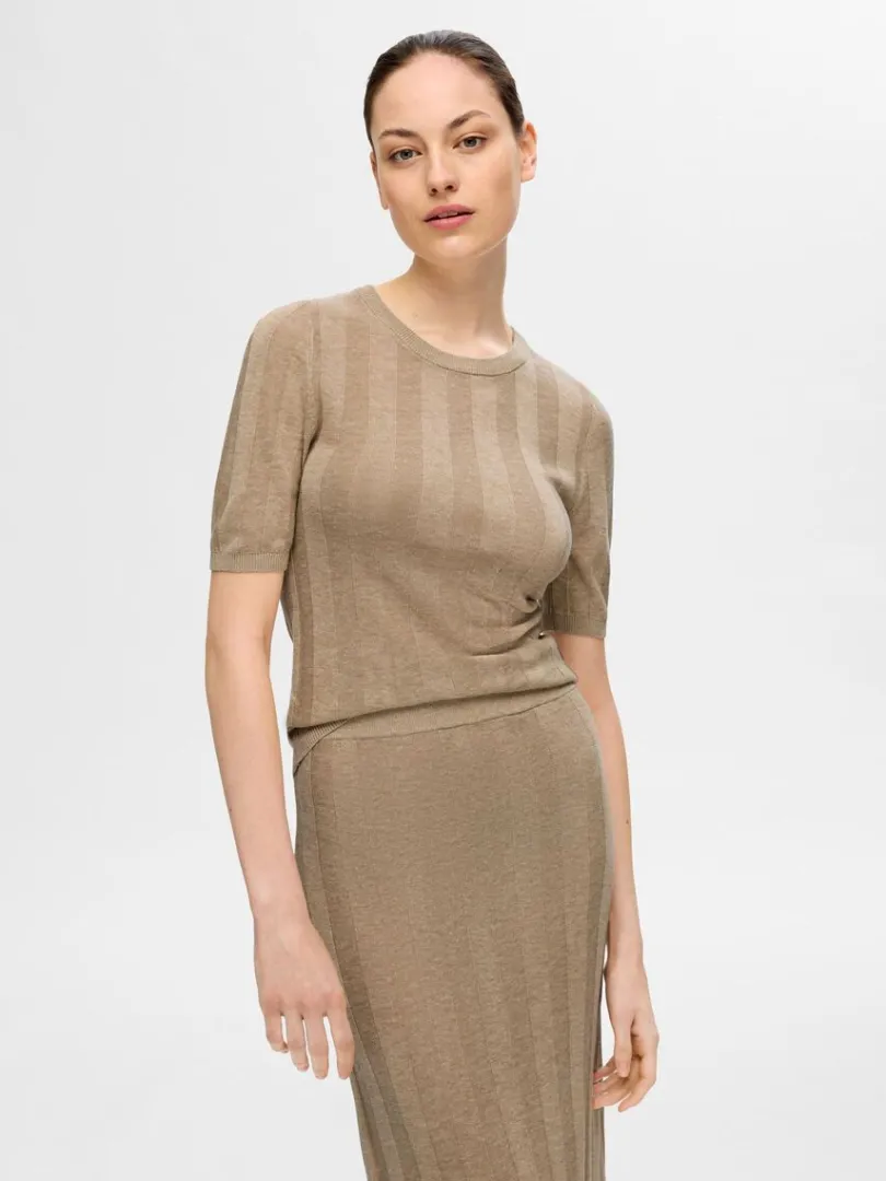 strikket_top_med_korte_rm_2.webp Toppe Og Bluser | Strik>SELECTED STRIKKET TOP MED KORTE ÆRMER Beige
