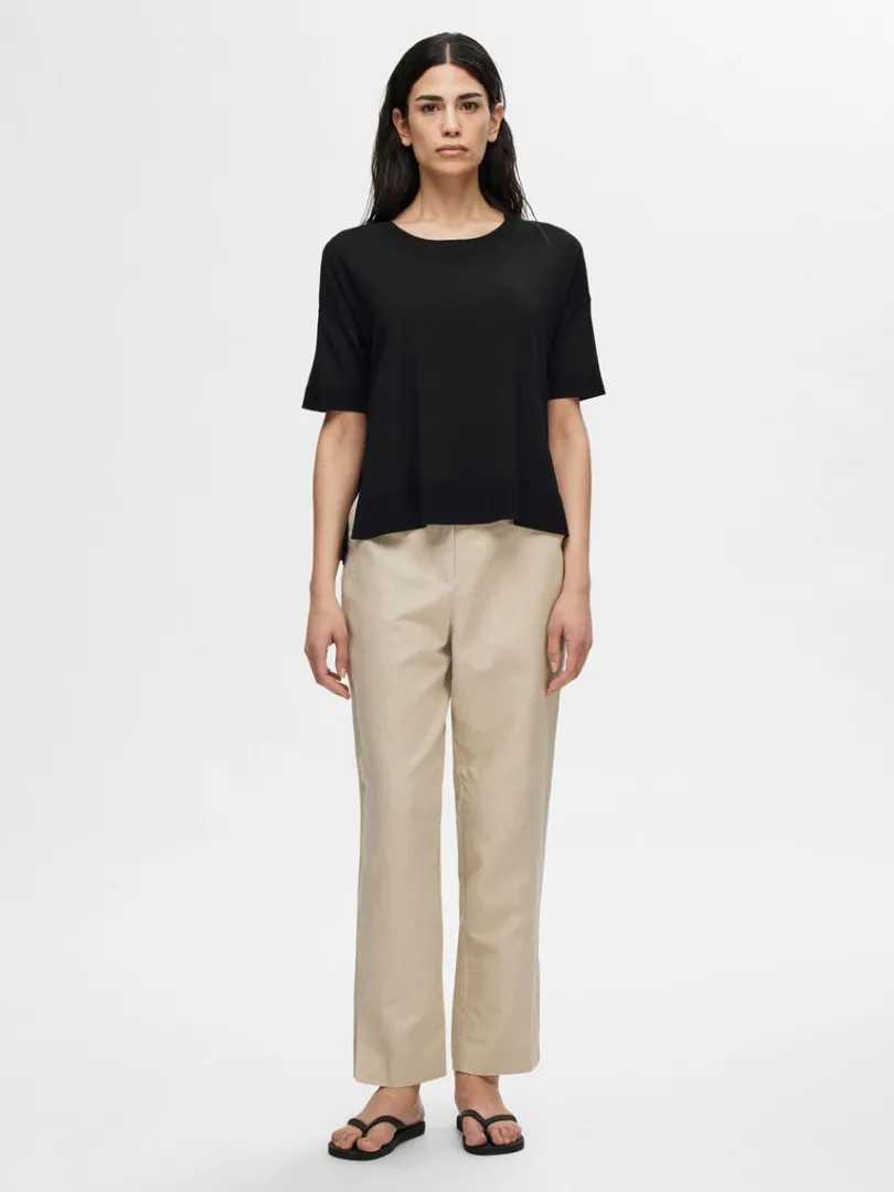 strikket_tshirt_1-1.webp Strik>SELECTED STRIKKET T-SHIRT Black