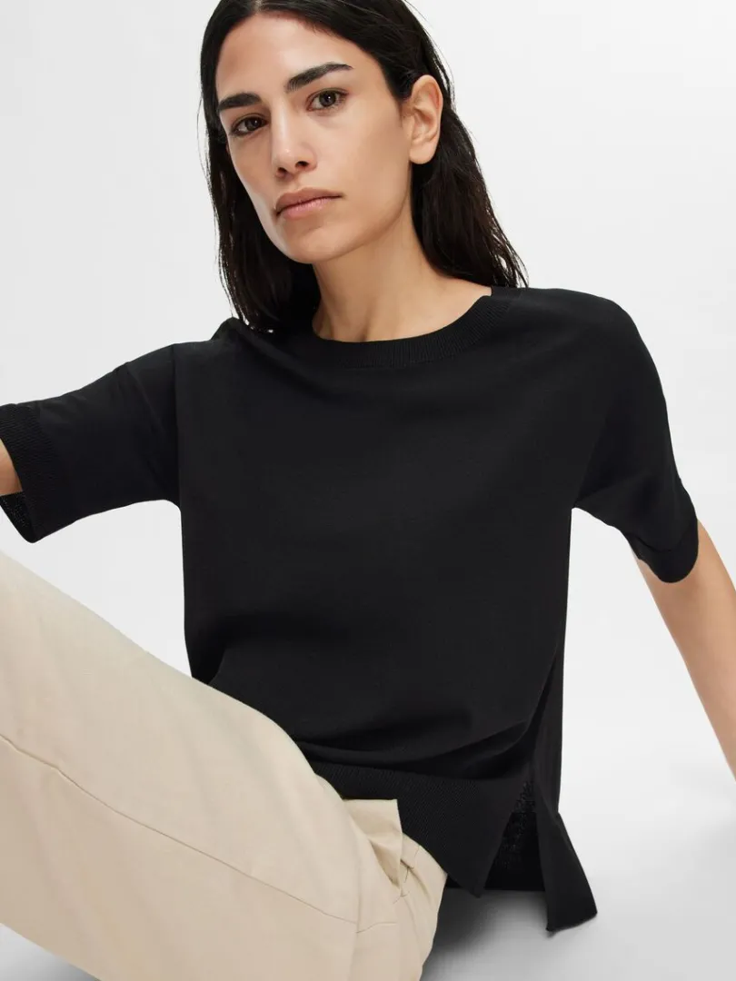 strikket_tshirt_2-1.webp Strik>SELECTED STRIKKET T-SHIRT Black