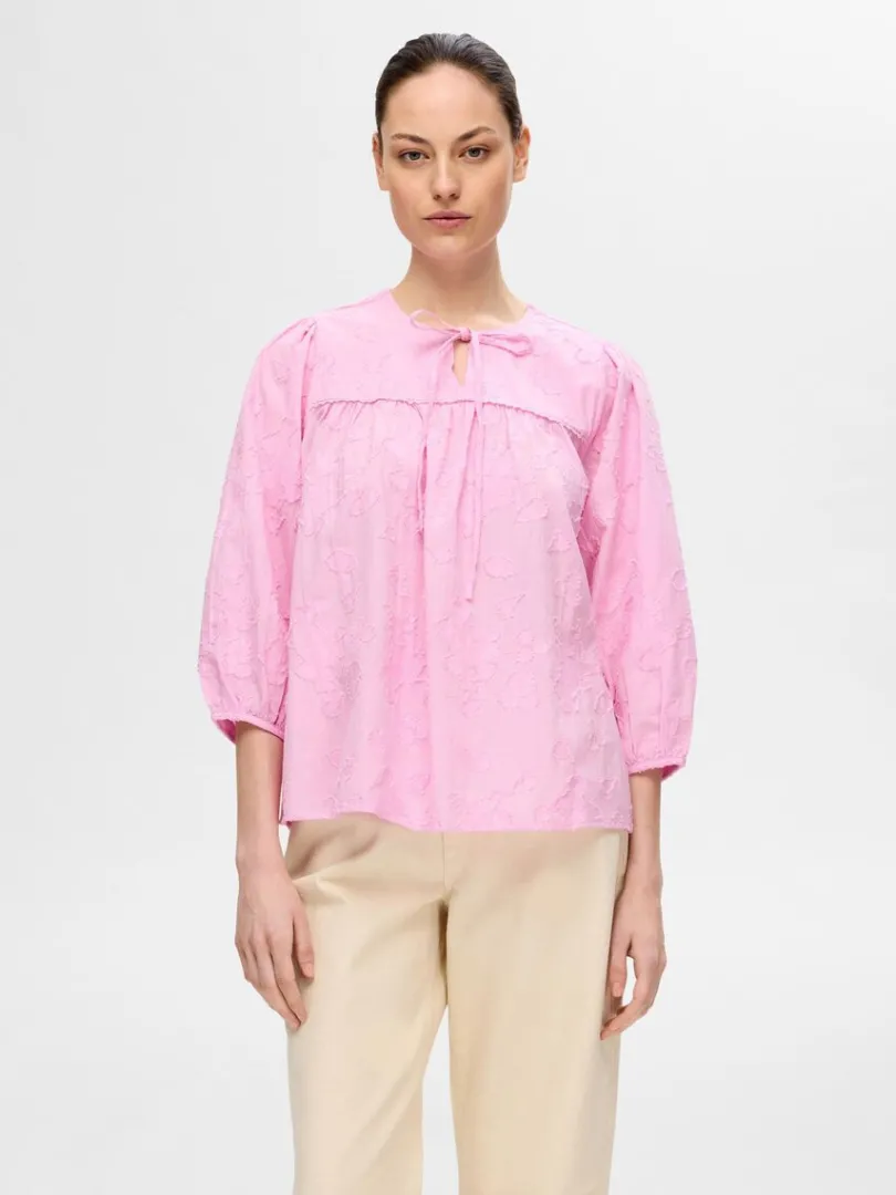 struktur_bluse_med_rmer_0-1.webp Toppe Og Bluser>SELECTED STRUKTUR BLUSE MED 3/4-ÆRMER Pink