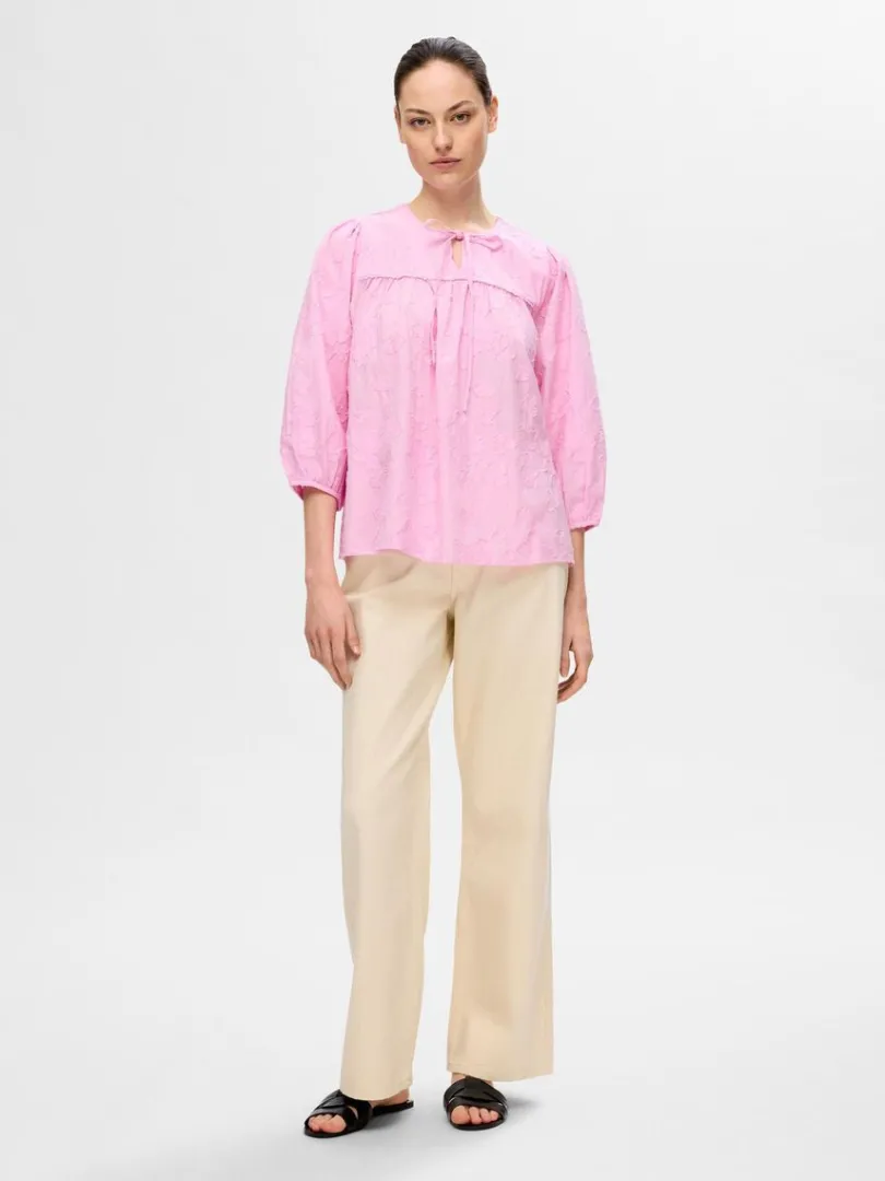 struktur_bluse_med_rmer_1-1.webp Toppe Og Bluser>SELECTED STRUKTUR BLUSE MED 3/4-ÆRMER Pink