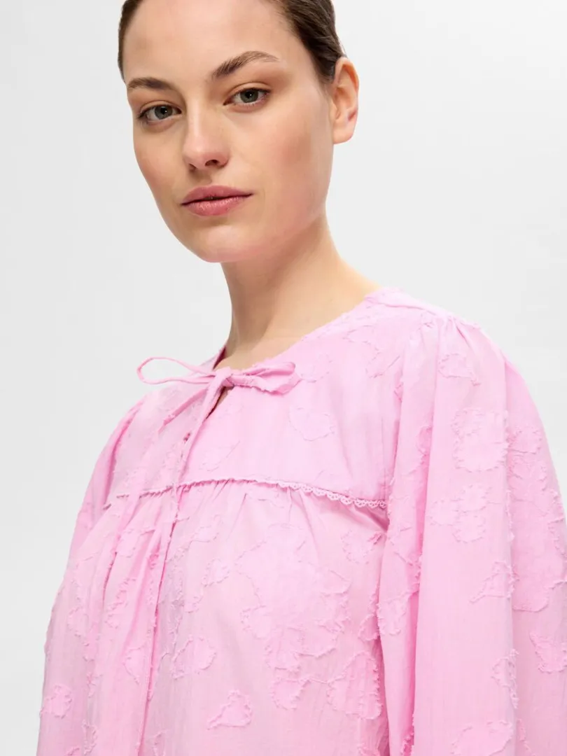 struktur_bluse_med_rmer_3-1.webp Toppe Og Bluser>SELECTED STRUKTUR BLUSE MED 3/4-ÆRMER Pink