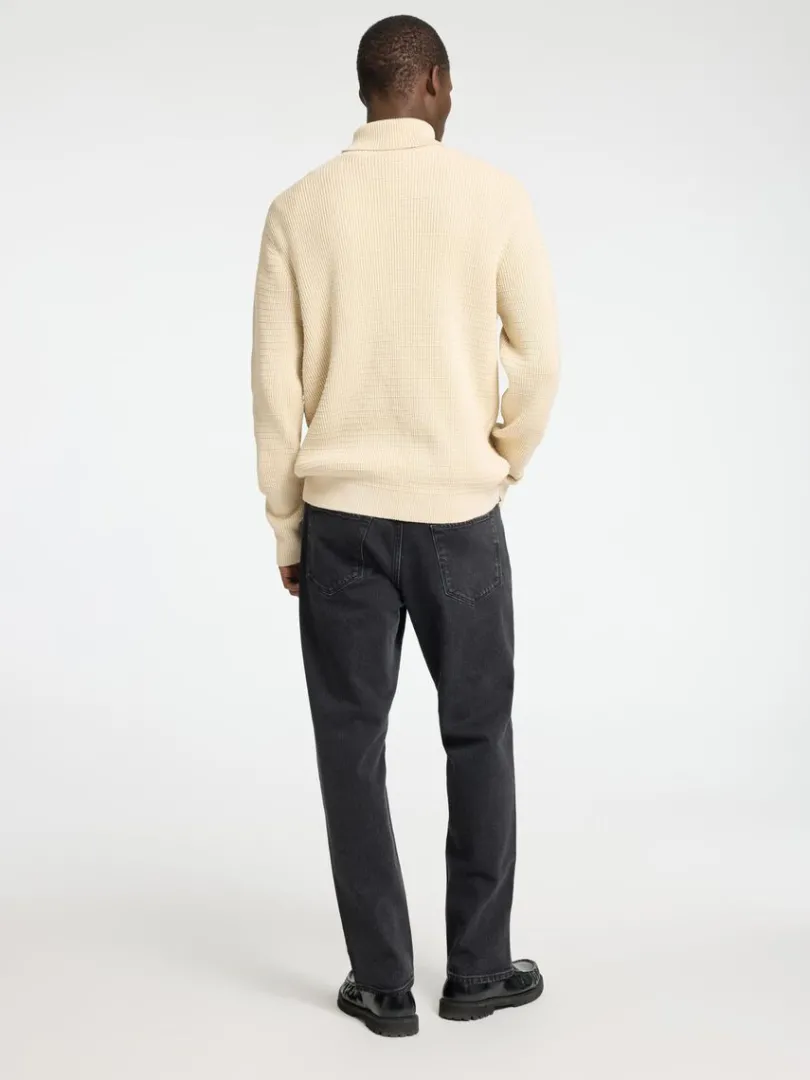 struktureret_rullekrave_5.webp Strik>SELECTED STRUKTURERET RULLEKRAVE Beige