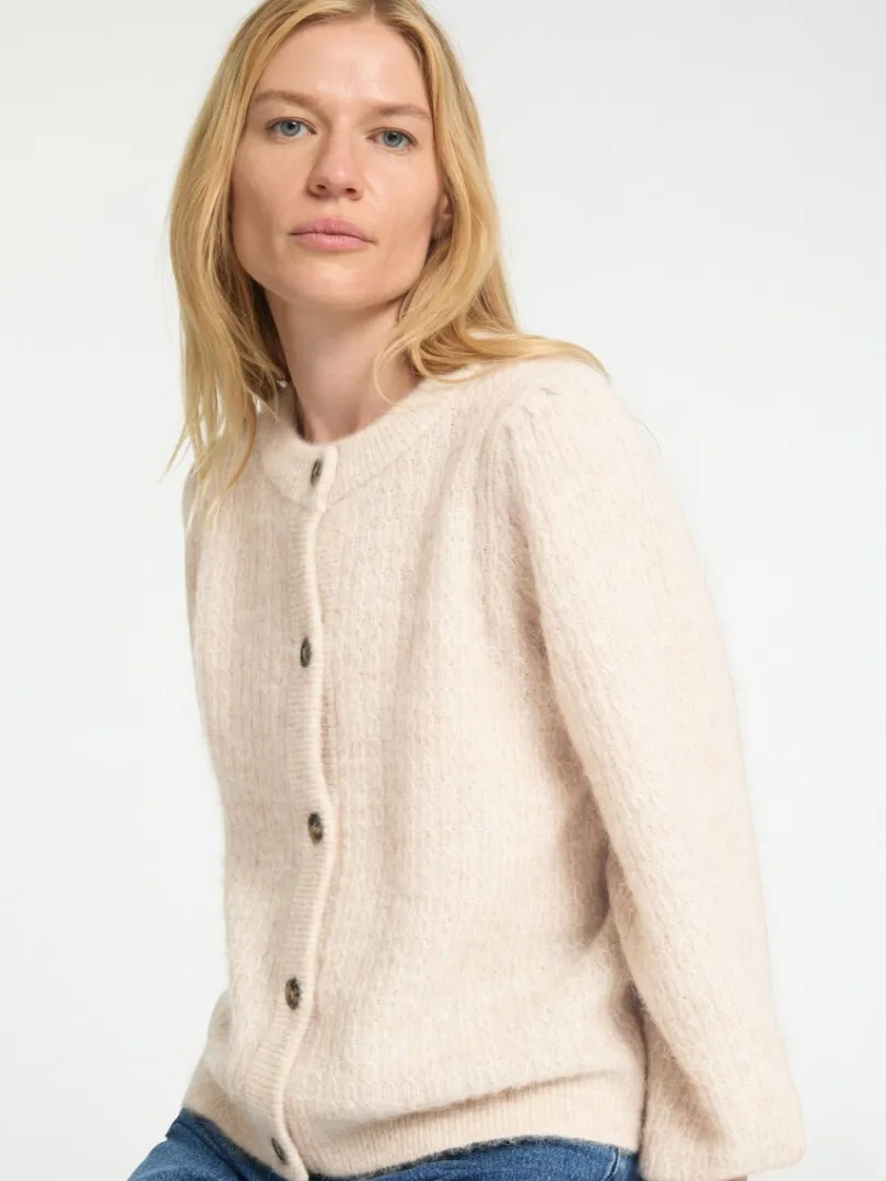 struktureret_strikket_car_2-3.webp Strik>SELECTED STRUKTURERET STRIKKET CARDIGAN Beige