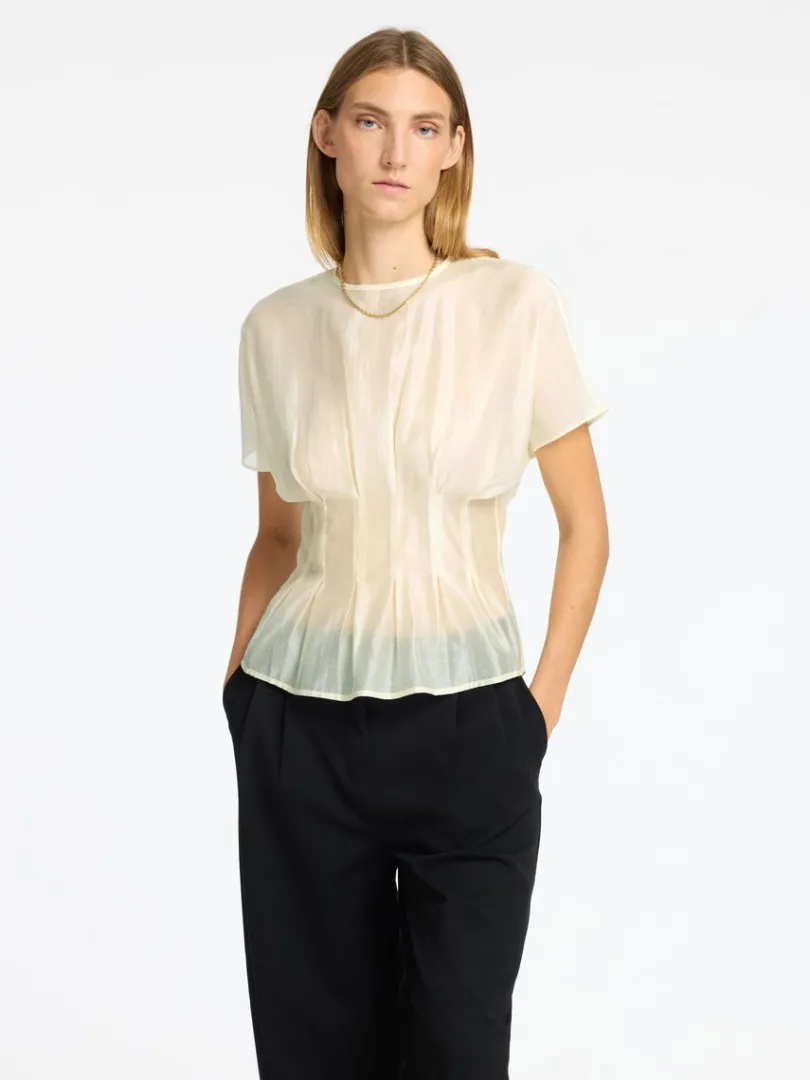 struktureret_top_med_kort_0-1.webp Toppe Og Bluser>SELECTED STRUKTURERET TOP MED KORTE ÆRMER Beige