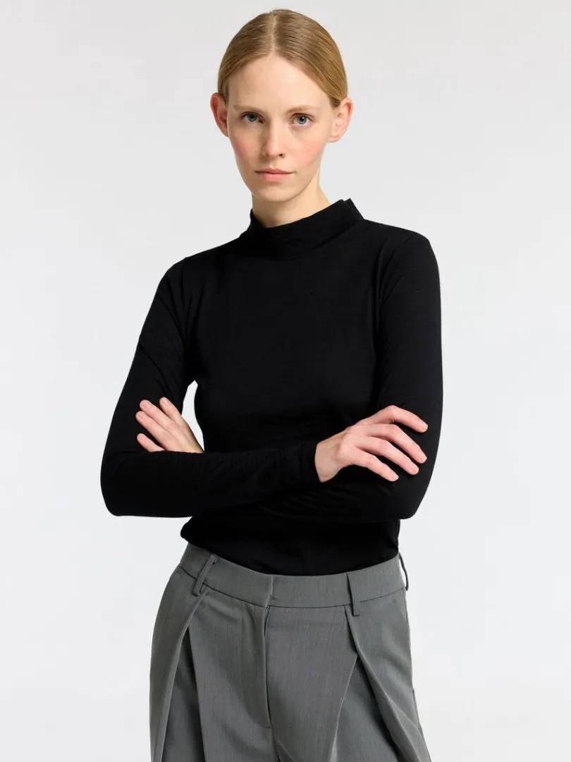 uld_rullekrave_3-1.webp Toppe Og Bluser>SELECTED 100% ULD RULLEKRAVE Black