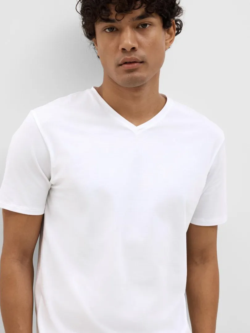 vhals_tshirt_2-3.webp T-shirts>SELECTED V-HALS T-SHIRT White