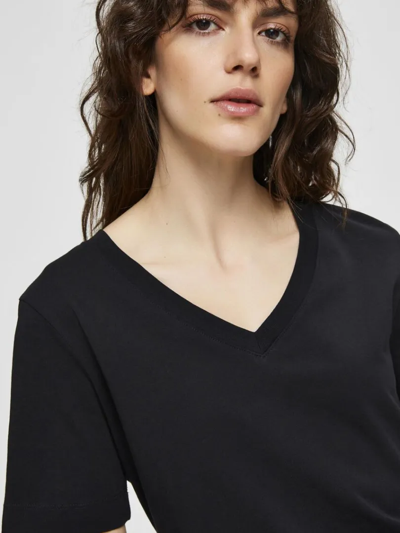 vhals_tshirt_3-1.webp T-shirts>SELECTED V-HALS T-SHIRT Black