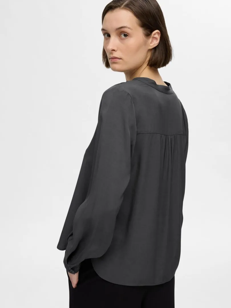 vudskring_bluse_2.webp Toppe Og Bluser>SELECTED V-UDSKÆRING BLUSE Grey