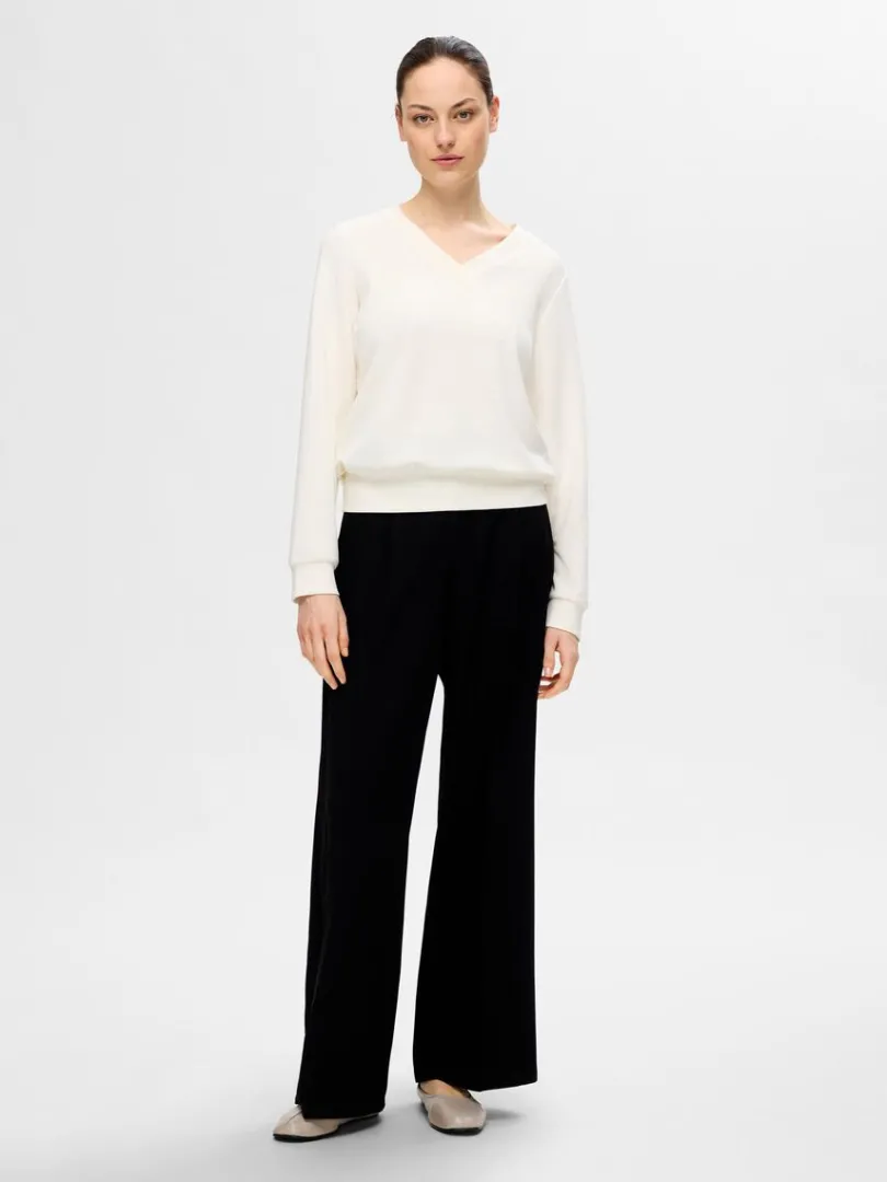 vudskring_pullover_1-1.webp Toppe Og Bluser>SELECTED V-UDSKÆRING PULLOVER White