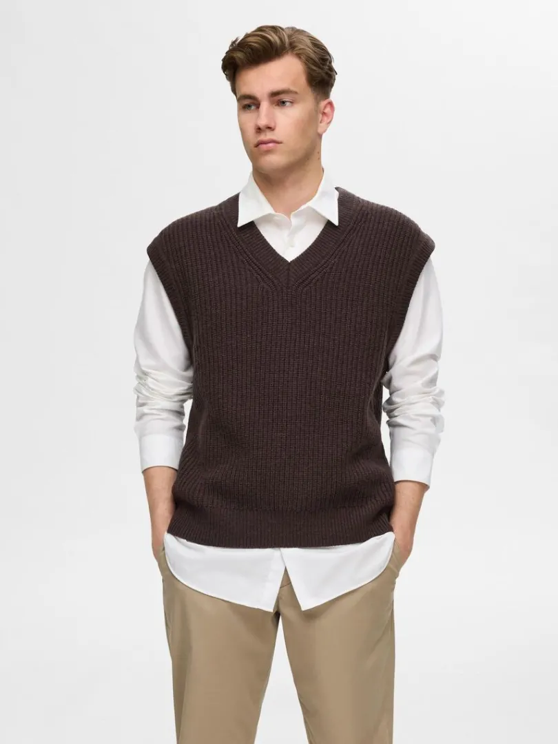 vudskring_strik_vest_0-1.webp Overtøj>SELECTED V-UDSKÆRING STRIK VEST Brown