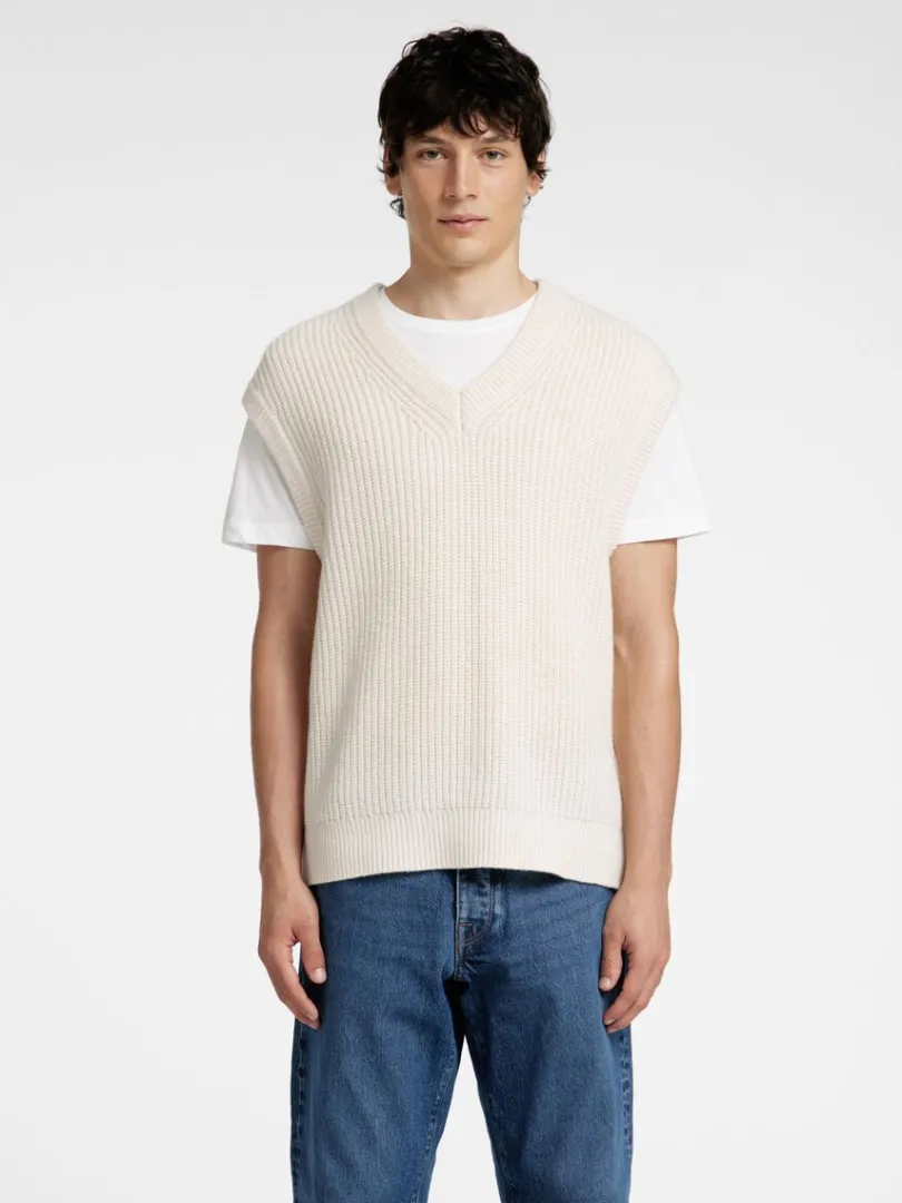 vudskring_strik_vest_0.webp Overtøj>SELECTED V-UDSKÆRING STRIK VEST Beige