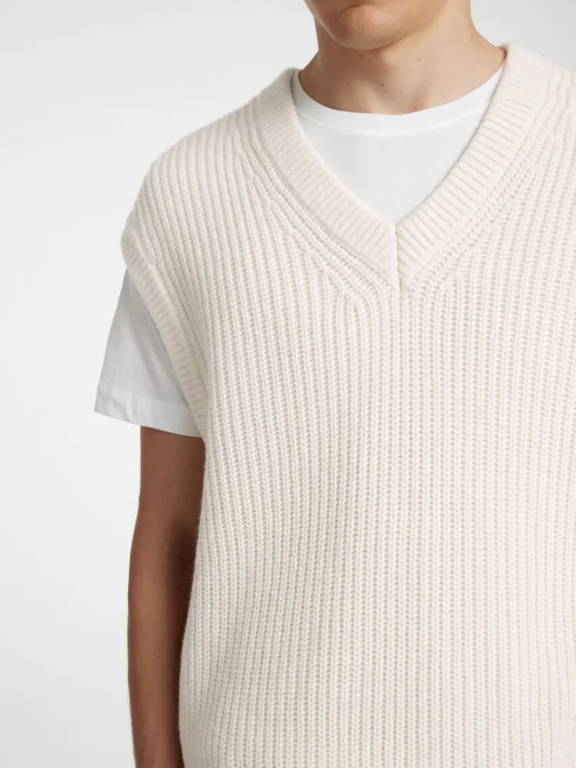 vudskring_strik_vest_5.webp Overtøj>SELECTED V-UDSKÆRING STRIK VEST Beige